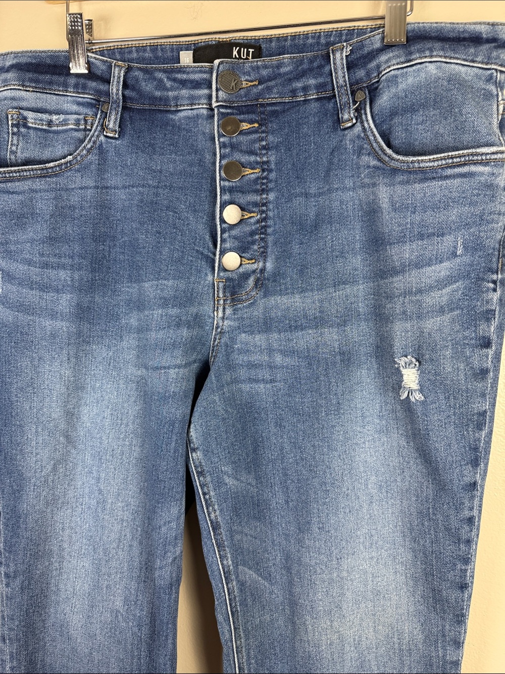 Kut from the Kloth Medium Blue Cropped Button-Fly Jeans. Size 16 - Picture 2 of 9